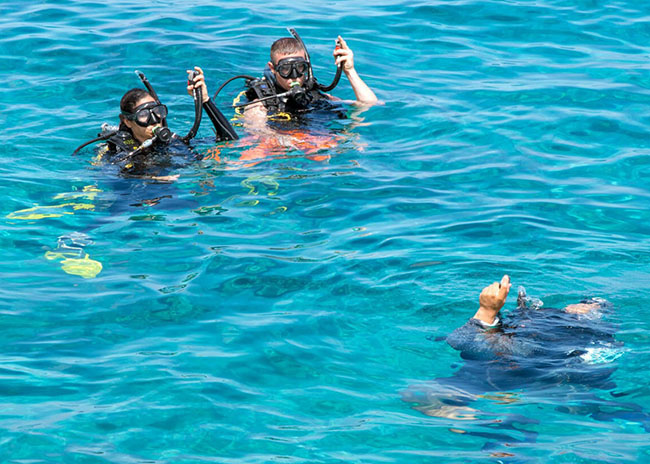 Kevin and his girlfriend learning the basics for their first scuba diving trip.