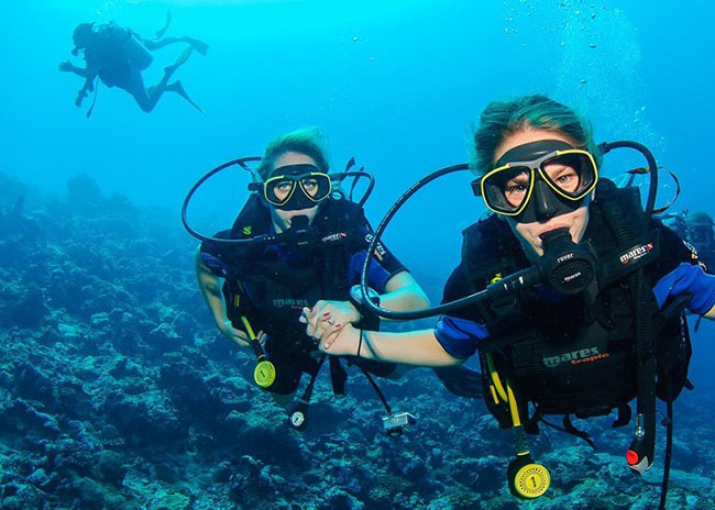 Nancy and her sister during a Cozumel discover scuba diving tour.